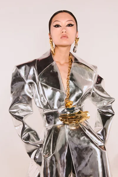 Look 10